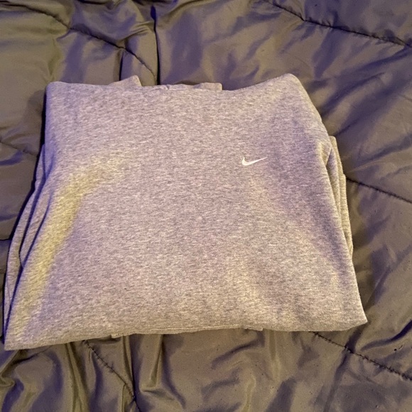 Nike sweater - Picture 2 of 3